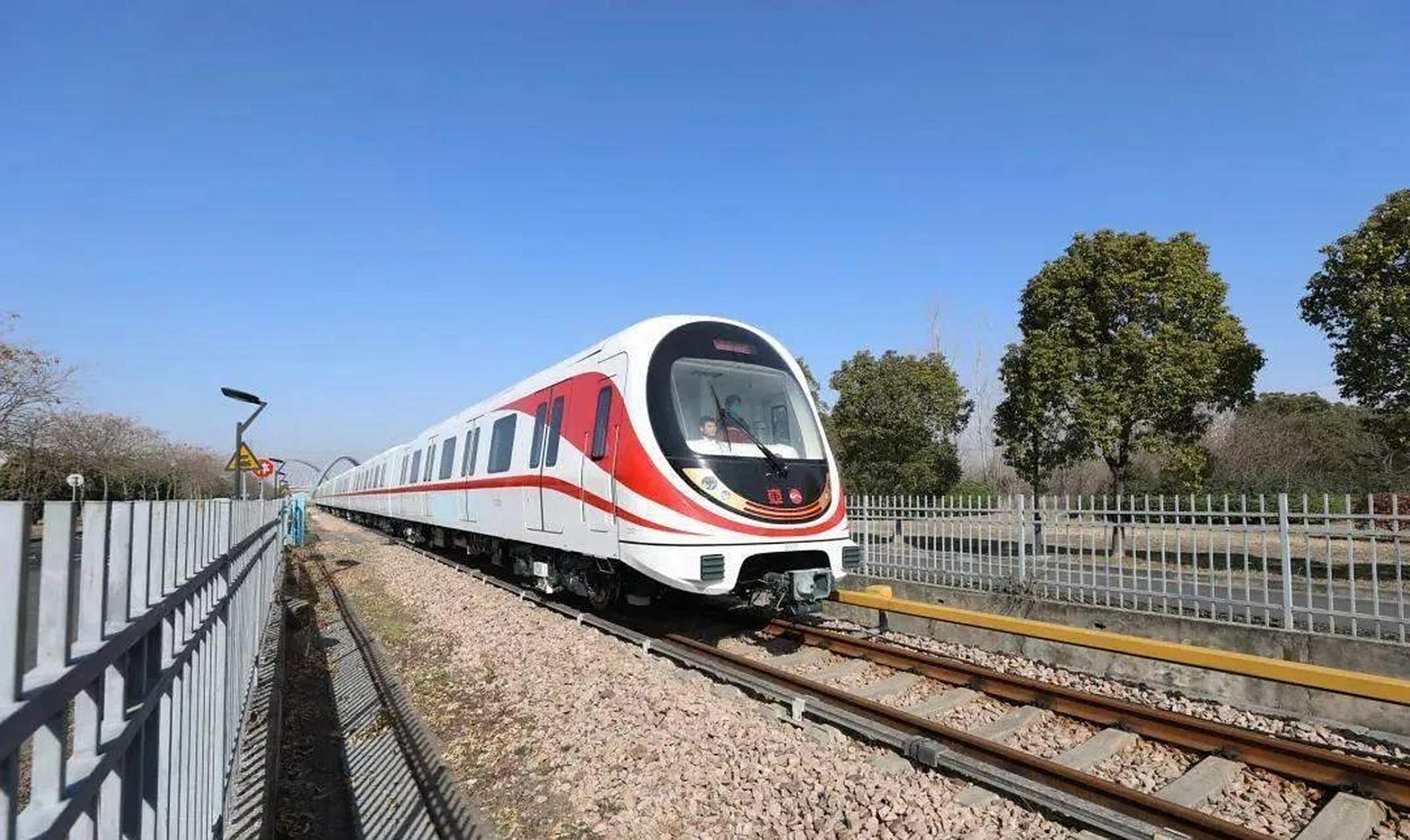 无锡锡澄s1线列车正式上线# #江阴# 锡澄s1列车顺利上线,给我的妇觉