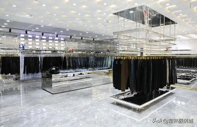 大白鲨衣服专卖店图片