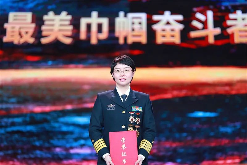 烟台这位女大校太牛了