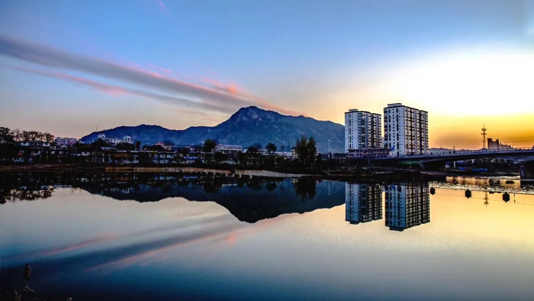 一位保定摄影师拍摄的阜平县城