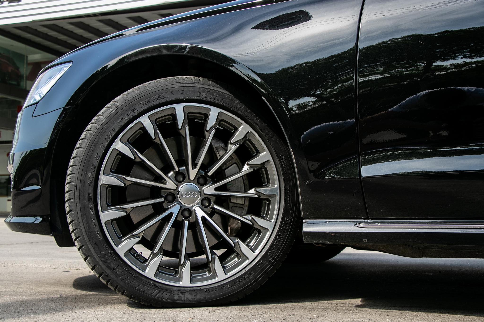 奥迪a6改装19寸轮毂