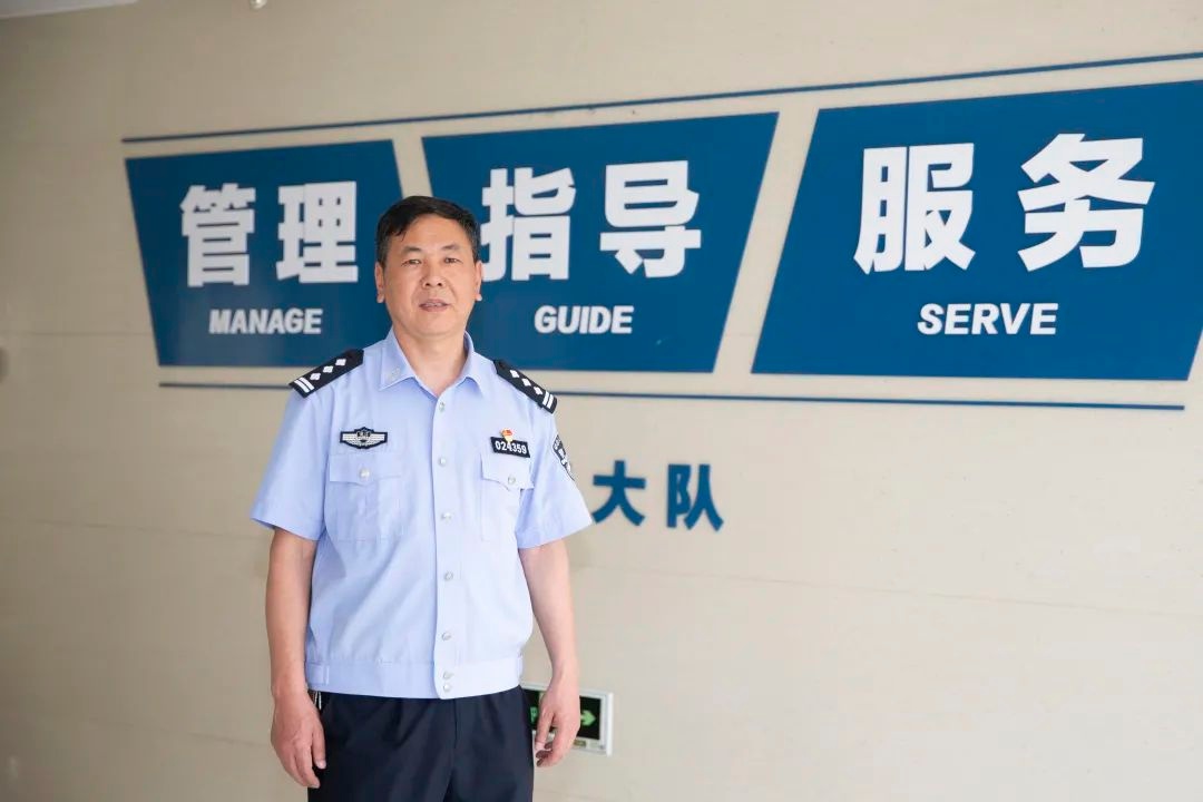 警星向党丨张伟斌:警营中的"常青树"