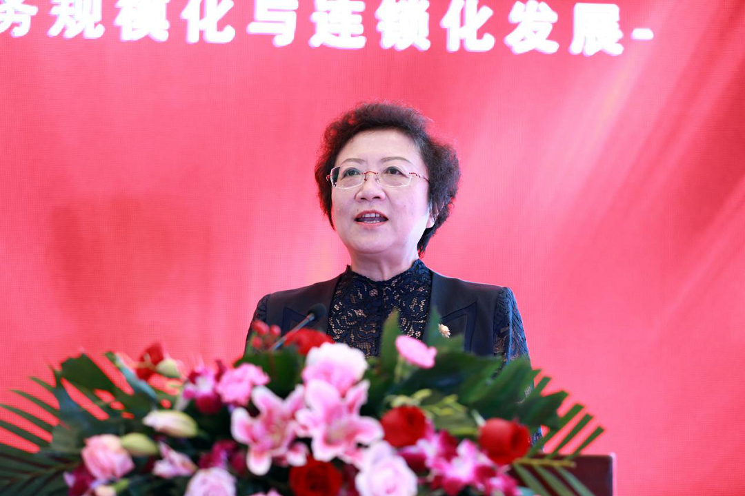 内蒙古自治区红十字会党组书记,常务副会长王芳发言