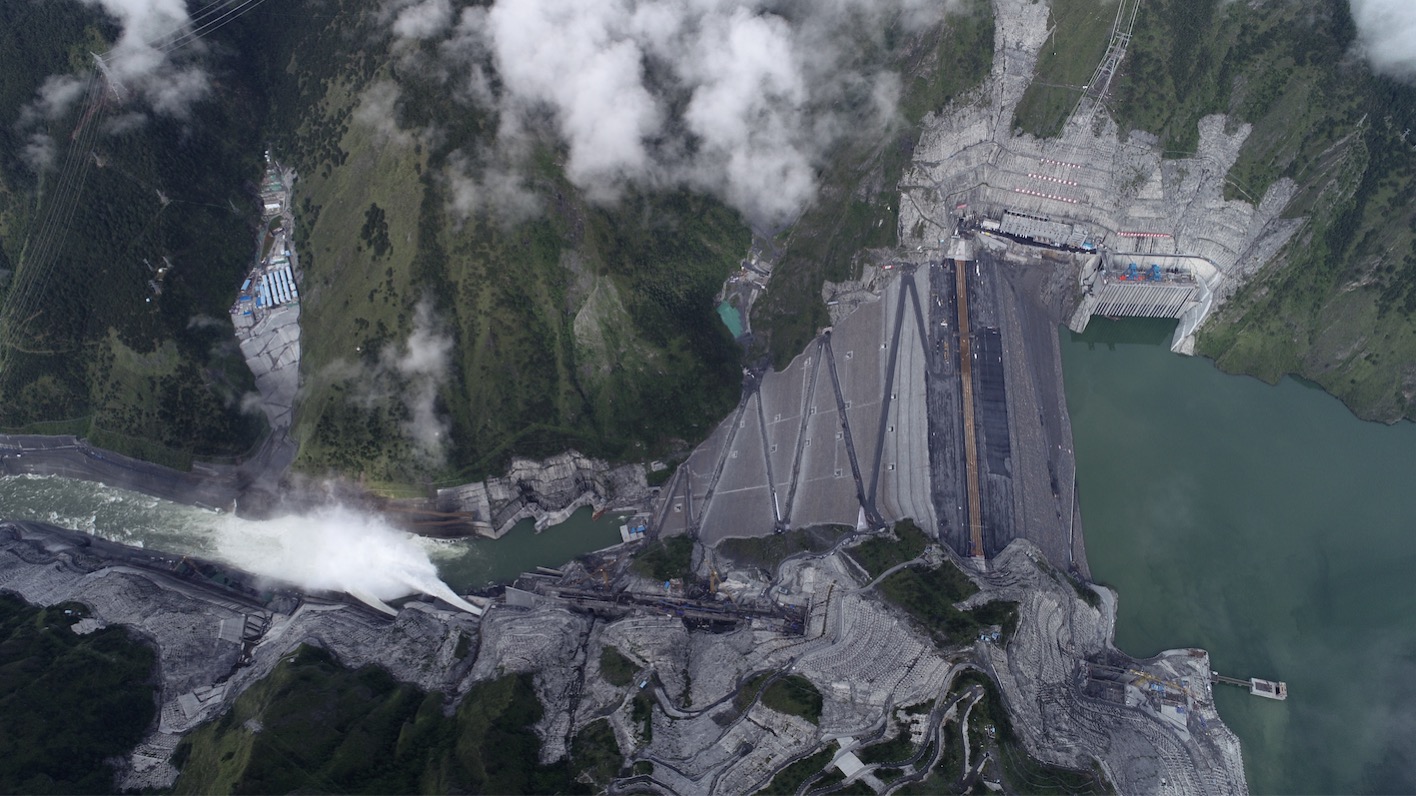 雅砻江两河口水电站投产发电,中国水电迈向高海拔寒冷地区