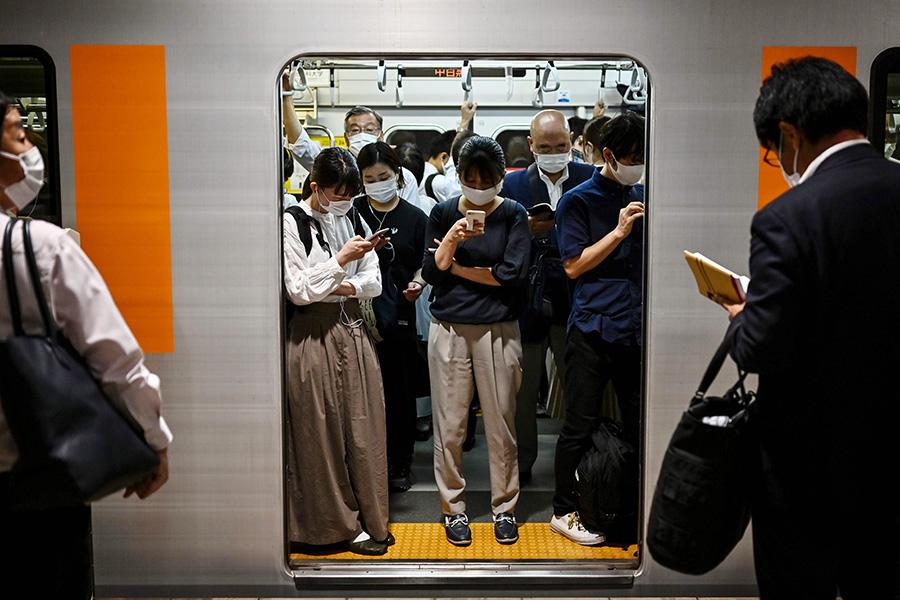 日本男子扮小丑地铁随机杀人,没监控没安检要怎么保命?