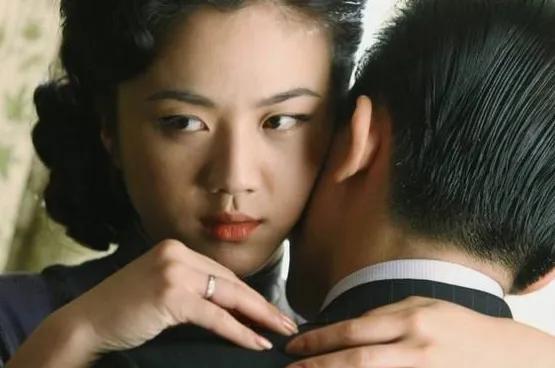 演员田雨:旧爱是汤唯,因戏分手,如今娶了王玥一家三口乐融融