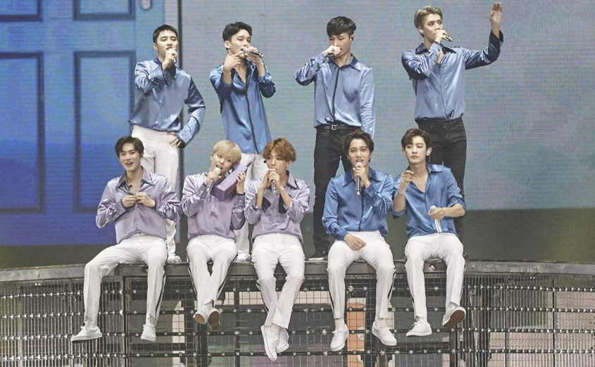 exo的应援色是宇宙拿铁色(银色)