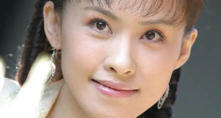 红姨是谁扮演的呢