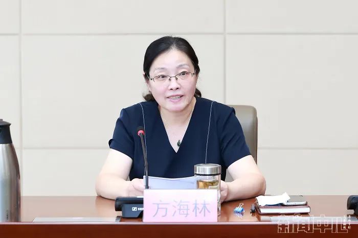 校长方海林作学校工作报告并布置开学初工作