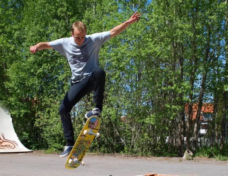 滑板如何刹车?什么样的刹车方式比较好?