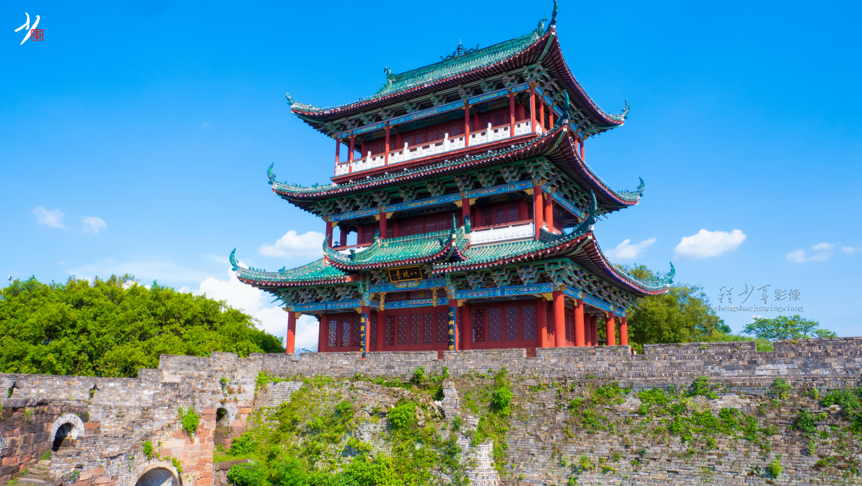 八镜台下的这座炮城,是赣州宋城墙上保存最为完好的古代军事设施