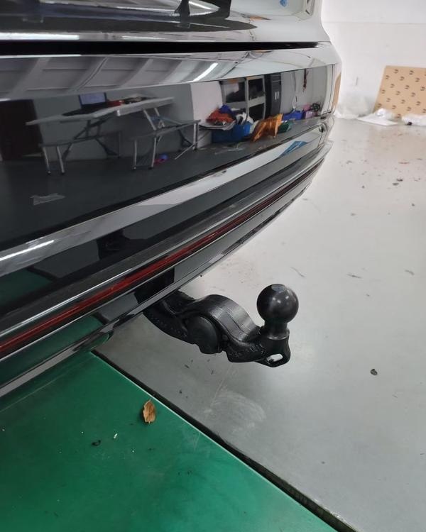 21款大众途锐升级原厂电动拖车钩