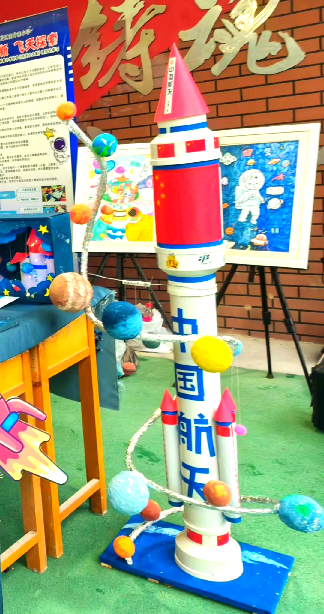 小小创客展现航天梦
