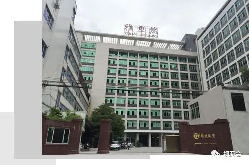 随着国家的兴盛与国人文化自信的回归，“国潮”之风大放异彩，国潮正逐渐成为当代年轻人的消费新趋势。国潮的关注度十年来上升了528%，中国品牌正在崛起，近两年，陶瓷行业同样也掀起了一股联名风潮，与国产动漫、知名设计师、国潮品牌等IP联名的陶瓷品牌和产品的现象并不少见。    潮州市雅然陶瓷工艺制作有限公司成立于1999年5月19日，公司拥有建筑面积达50000平方米的垂式厂房（蔡陇）和（浮洋）新厂。公