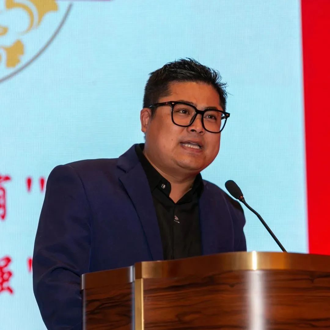 省委组织部组织一处副处长,三级调研员黄煦向7位邳州市苏州流动党员党