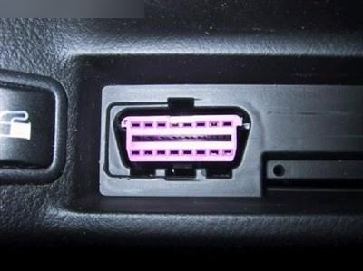 奔驰obd接口在哪?