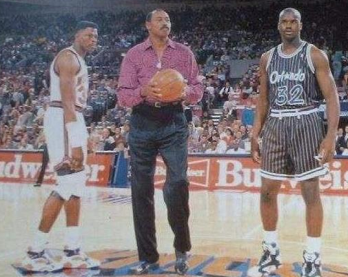 都知道奥尼尔很高大,但跟这6人合影 "大鲨鱼"变"小鱼儿"