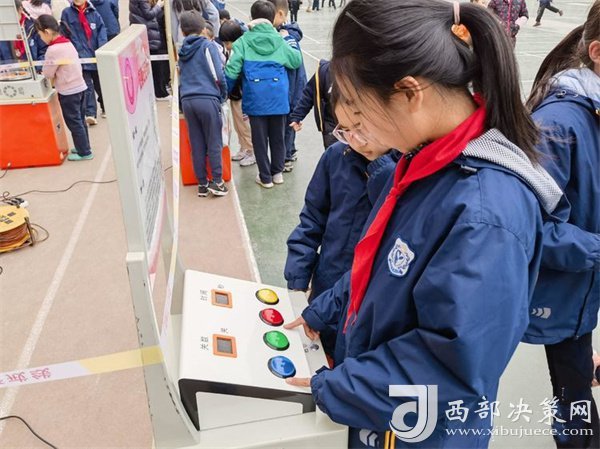 陝西科技館科普大篷車進校園活動走進西安市西光實驗小學