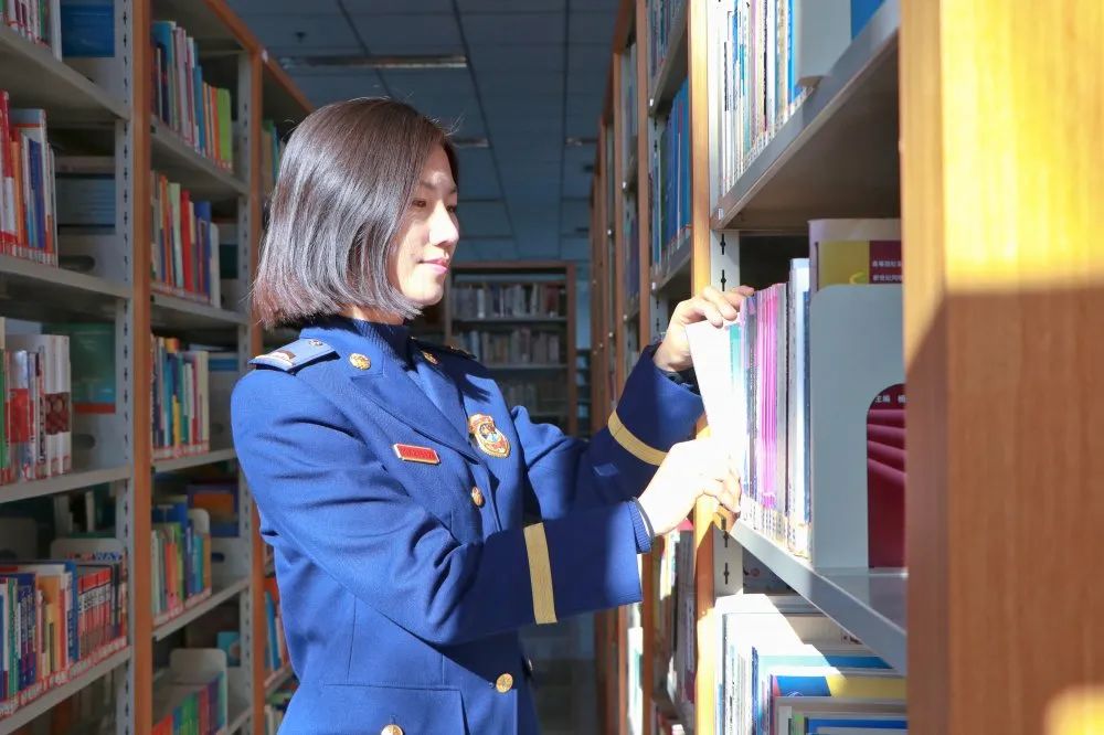 从美少女到火焰蓝!走近中国消防救援学院女生队新生