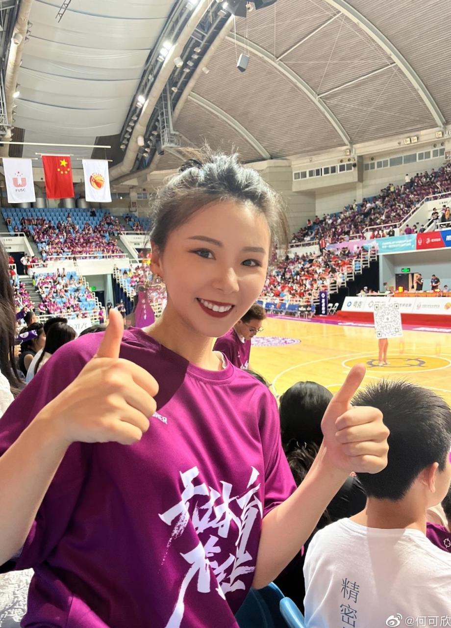 北京时间10月18日,体操奥运冠军何可欣通过社交媒体发声,称早已回归