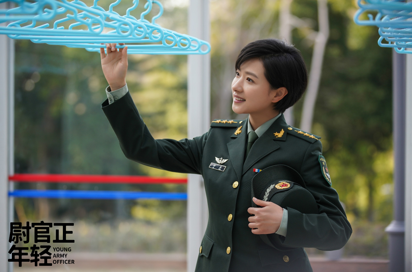 《我们正年轻》将播,万茜秦昊主演,严肃军旅剧,或成爆款剧作