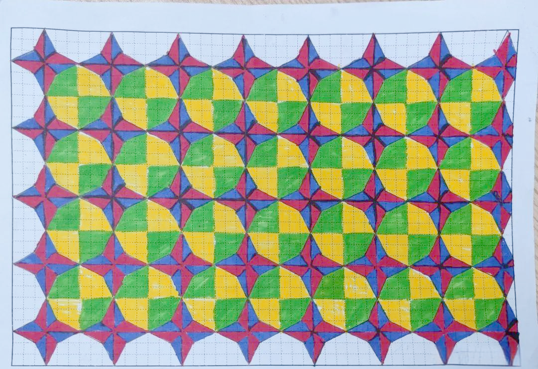 这种设计手法不仅进一步拓展了平移原理在图案