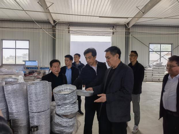 张传亭同志一行到嘉祥县看望省派工作队员