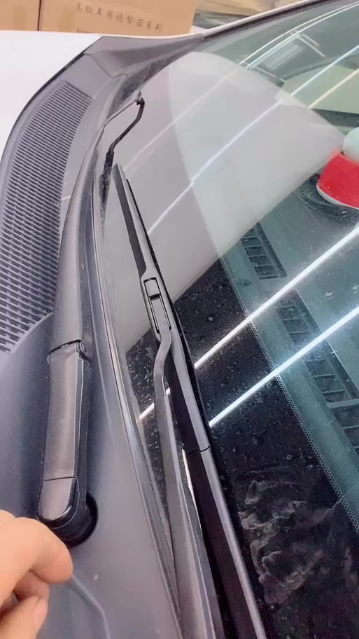 丰田致炫雨刷器拆卸
