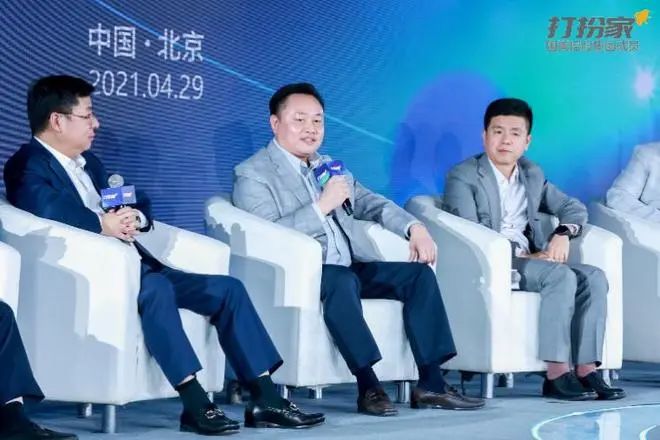 国美黄光裕杜鹃夫妇同台出席:一个3年5000亿新项目亮相