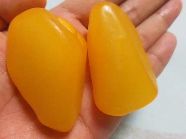 鸡油黄玉石是什么玉