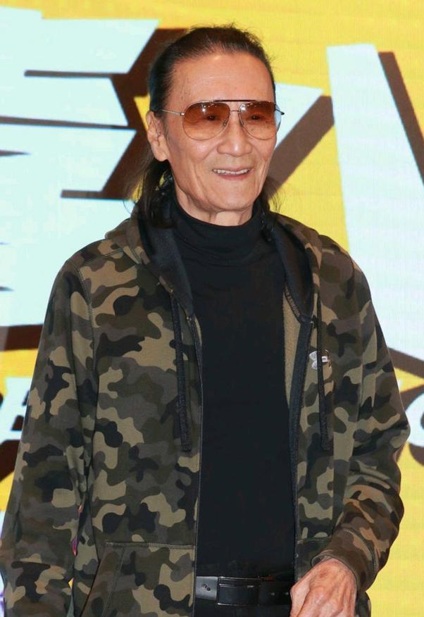 86岁谢贤被曝病重,谢霆锋赶回国内,谢贤病床前满脸憔悴交代后事