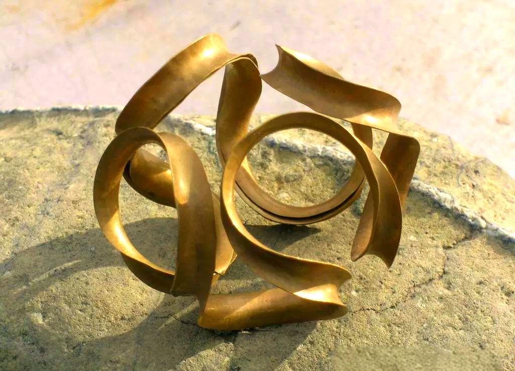 探索金工世界:金属锯切与裁剪的多样作品案例