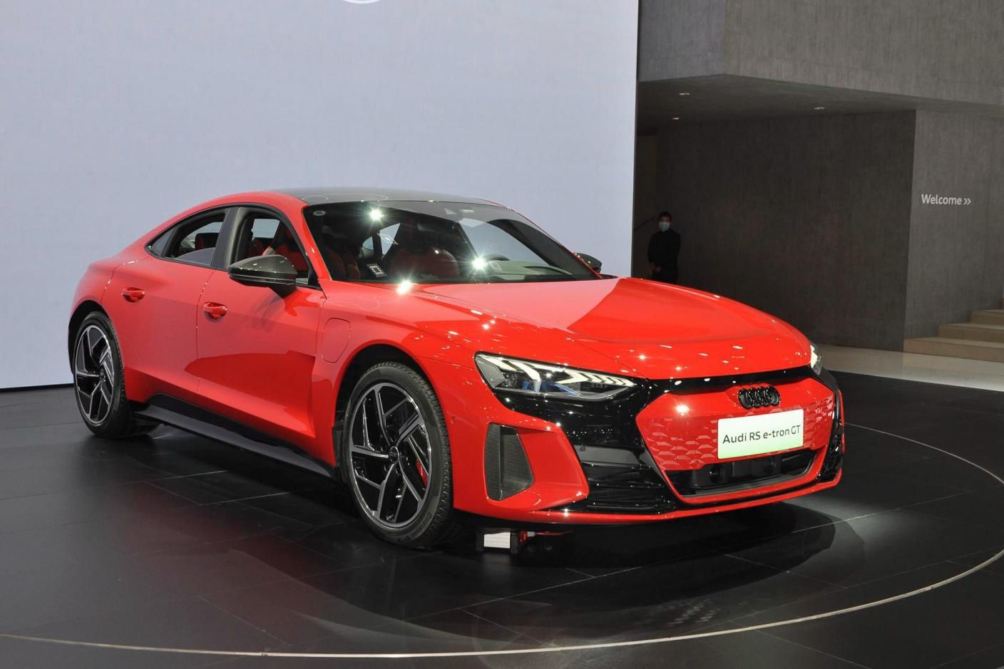 最新款纯电跑车奥迪rs e-tron gt上市,售价146.88万元