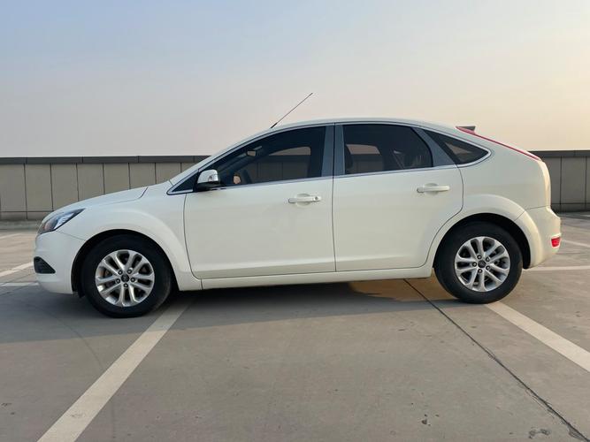 06年福克斯的配置参数配置 06款福特福克斯自重多少吨