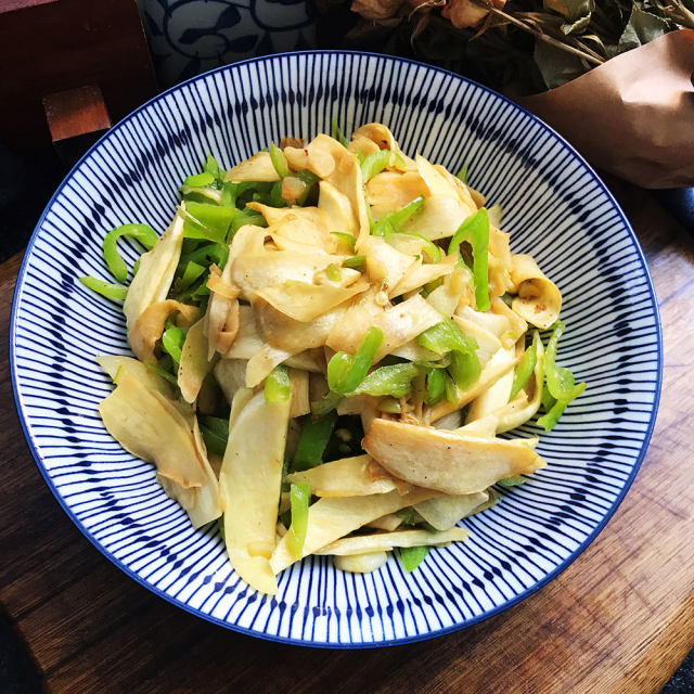 菜椒炒茭白,简单快手,鲜香下饭