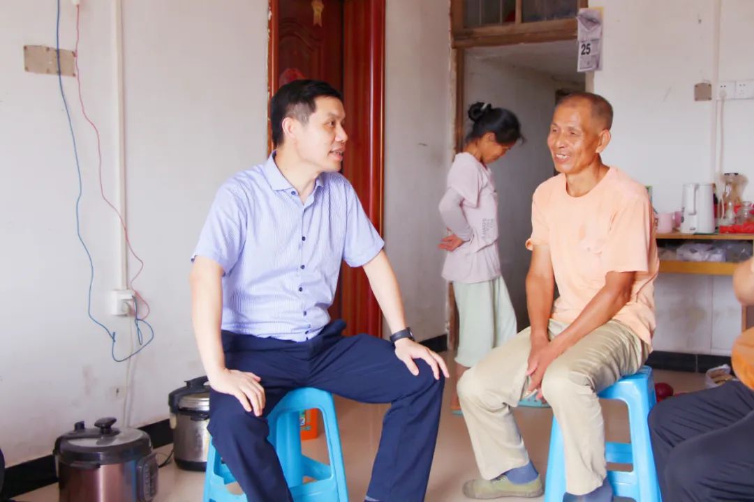 永州经开区:周润润在园区内开展调研并进行走访慰问