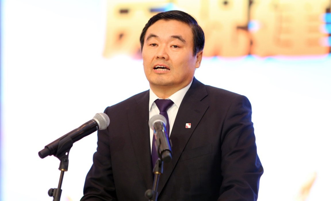 长期在银行担任董事长,在金融行业贡献很大,却晚年不保