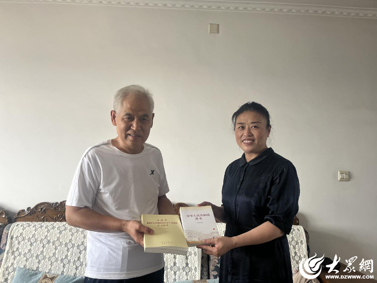 滨海一中党支部开展慰问老党员活动