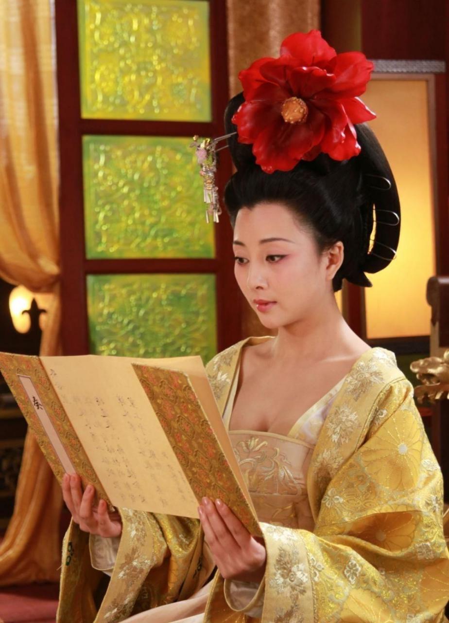 武则天作为古代历史时期的第一位,而且是唯一一位女皇帝,她的存在本