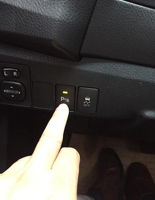 雅阁驻车雷达怎么开启