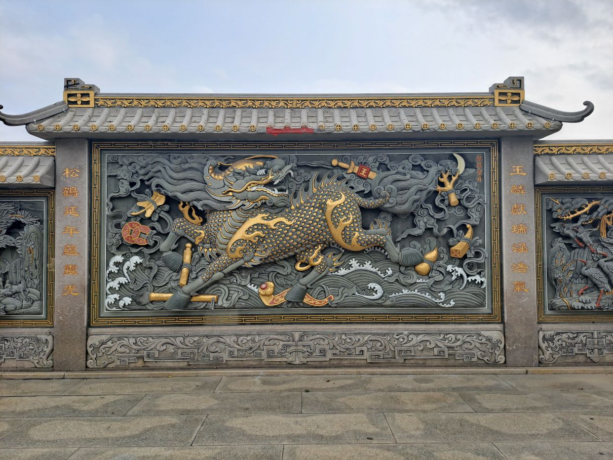 惠安石雕浮雕和石雕照壁在图案和纹理处理上有何差别