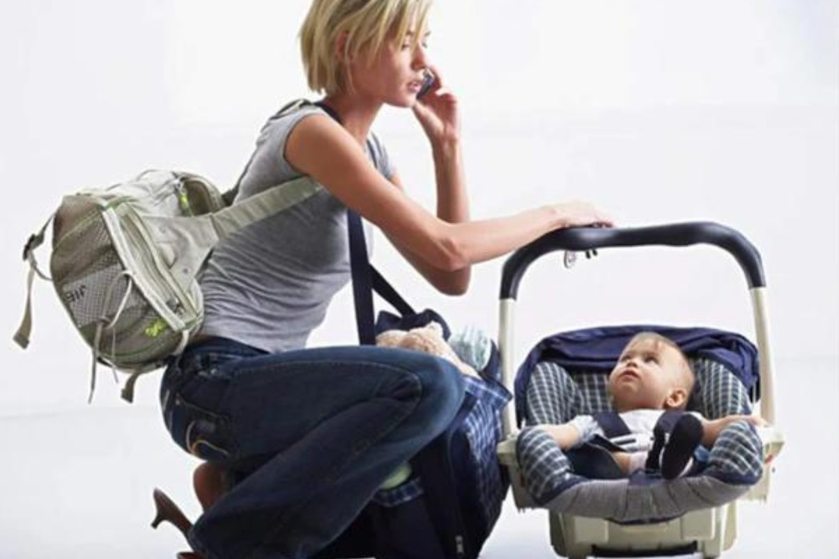 丧偶式育儿:宝妈带娃看病连买7次包子引关注,父亲举动让人愤怒