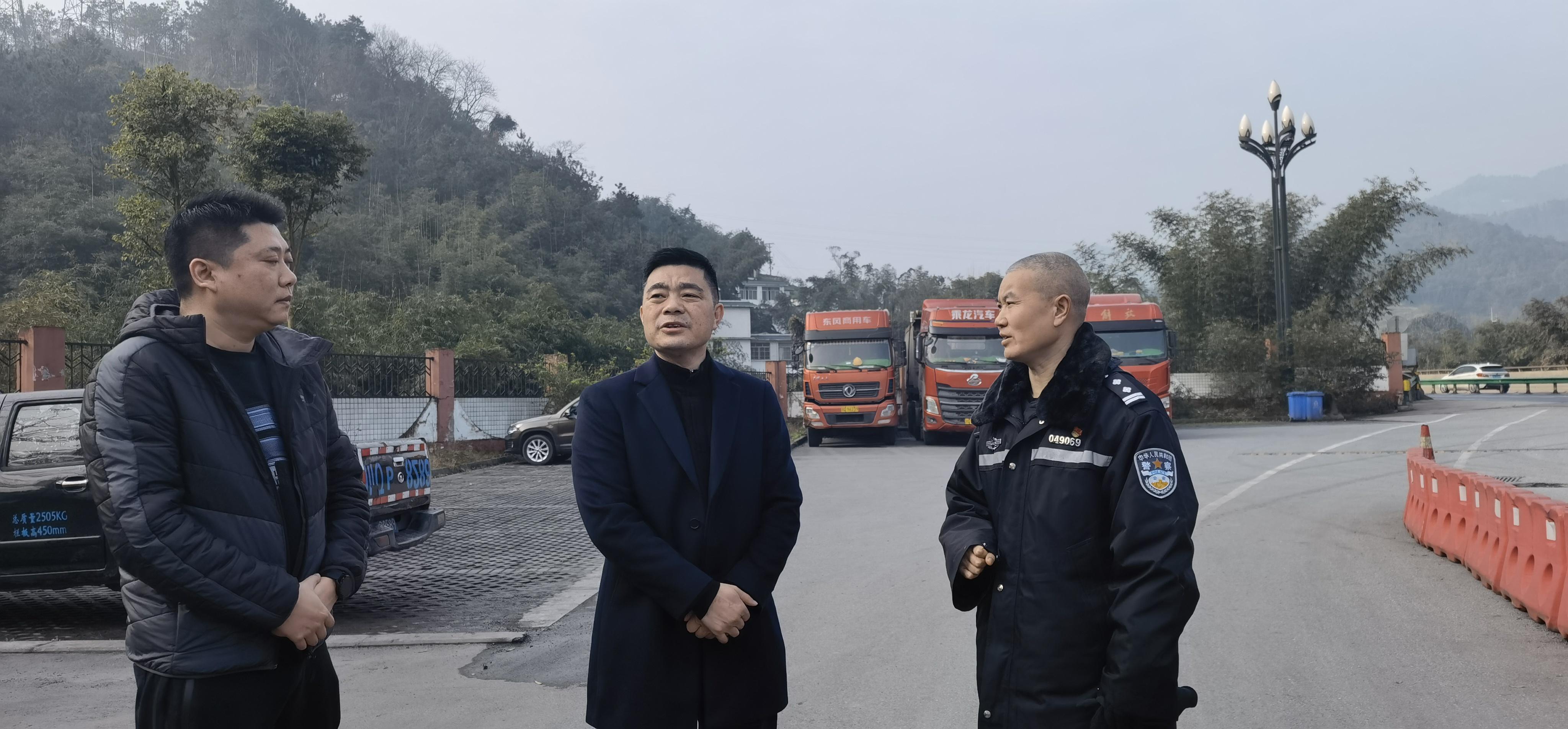 李万强局长到区县督导,检查节日安全工作