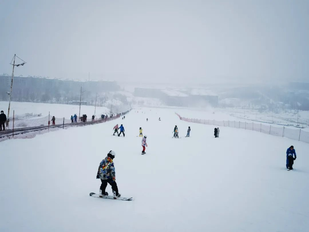 乌市维斯特滑雪场票价图片