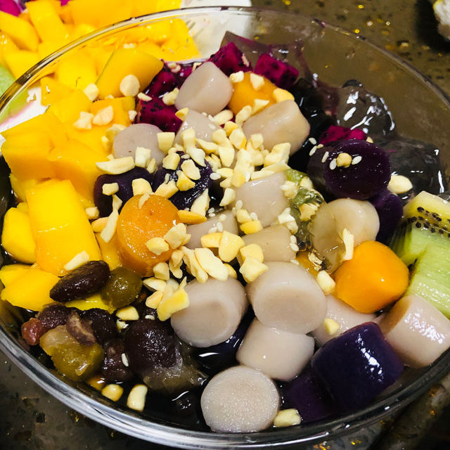 自制甜品,夏天的最爱"仙草芋圆水果捞"