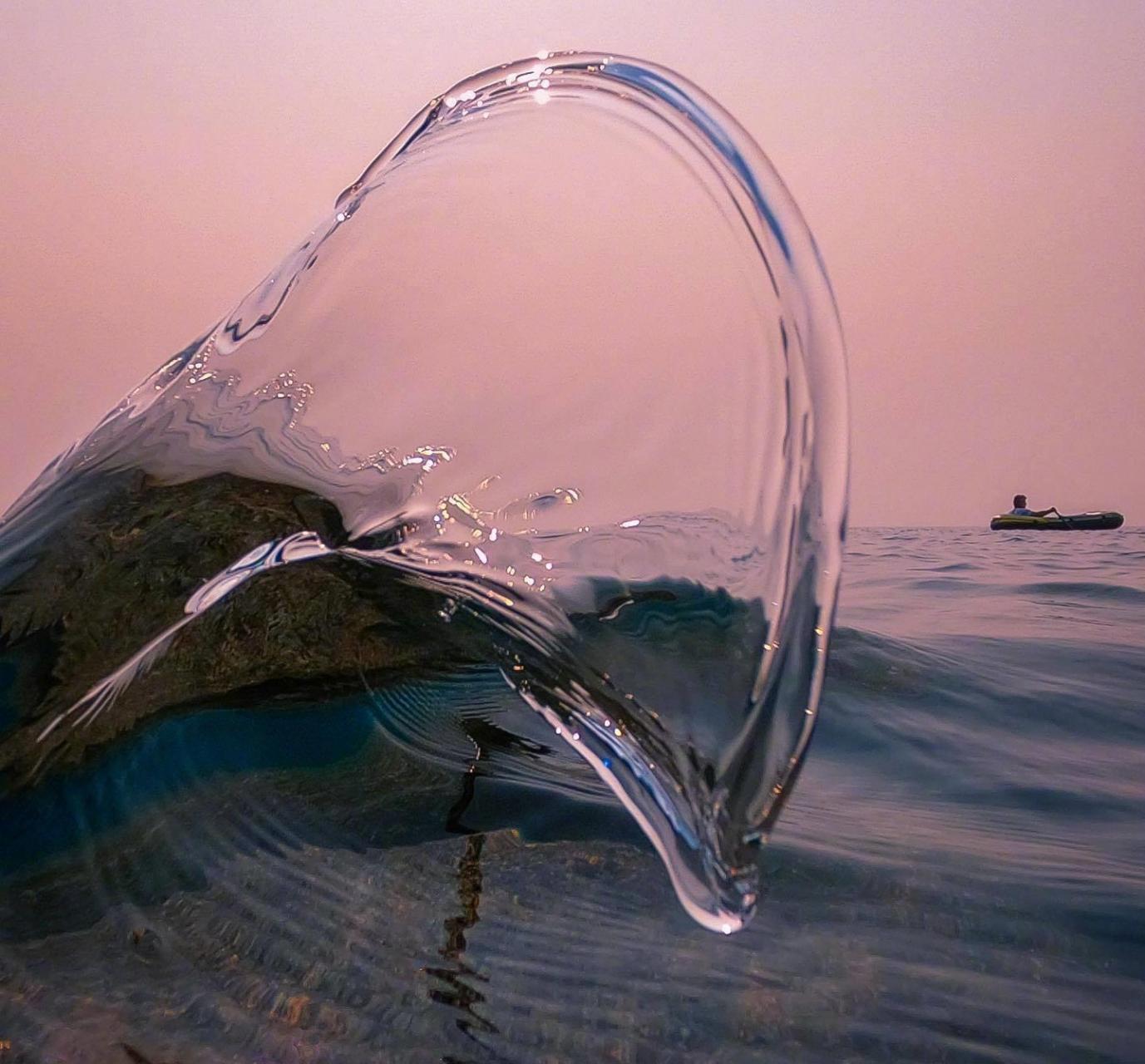 太阳下落,海浪归潮,波涛间蕴含无尽的梦想. ins:smitherspix