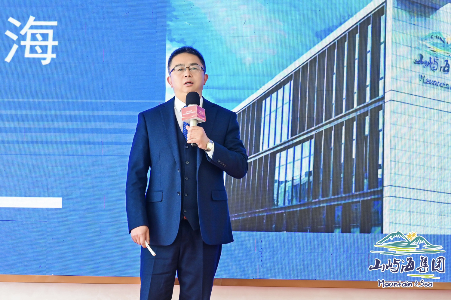 山屿海集团2023年度新春誓师大会在幸福城隆重召开