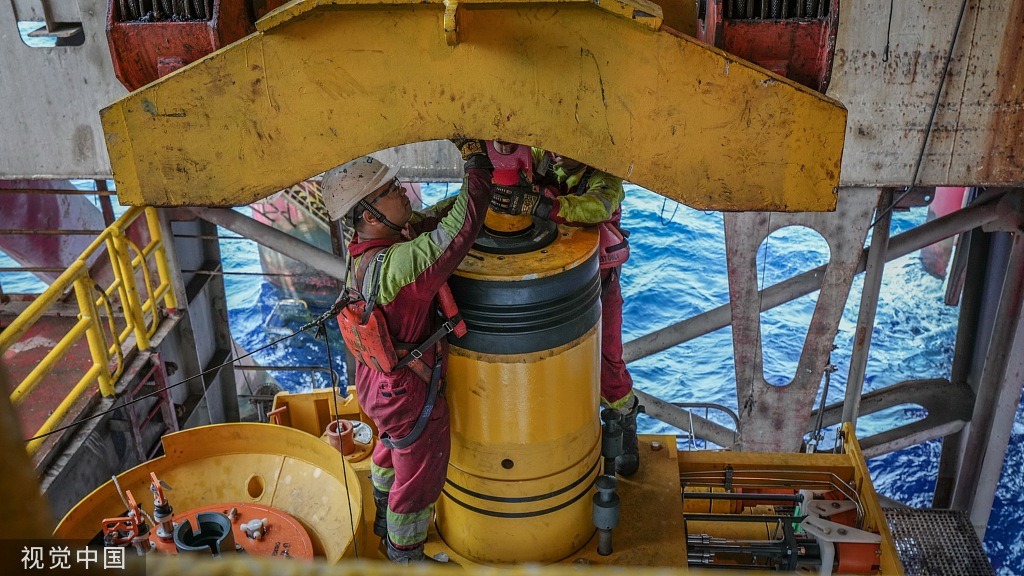 海口:我国首套国产深水水下采油树完成海底安装