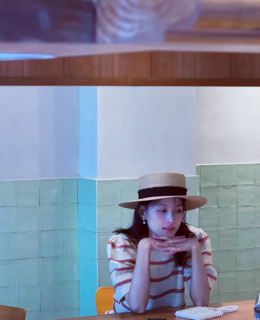 《爱情公寓》林宛瑜近照,穿百元毛衣气质温婉,因网暴退网9年