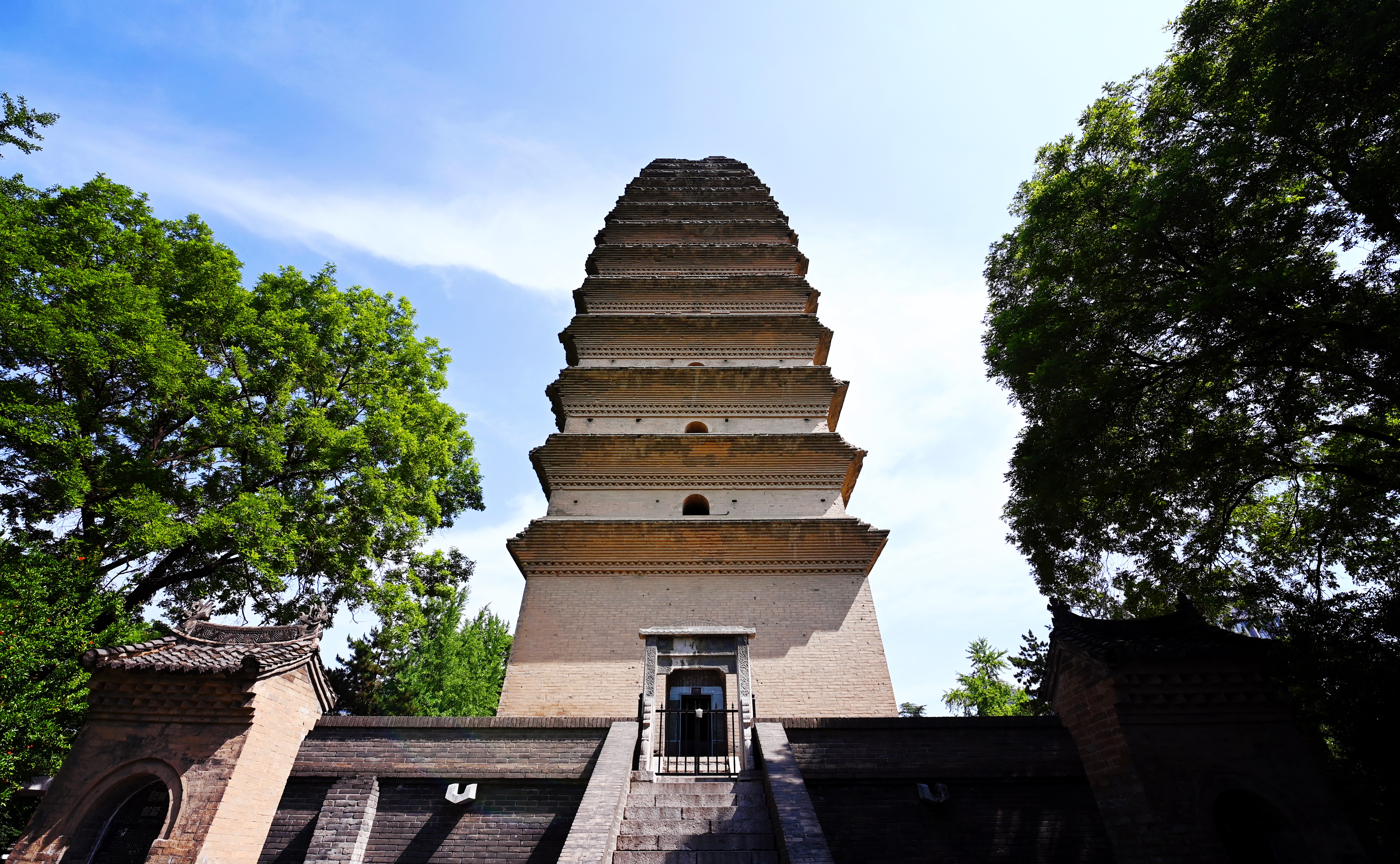 (新华全媒 )打卡古都西安的文化地标——小雁塔